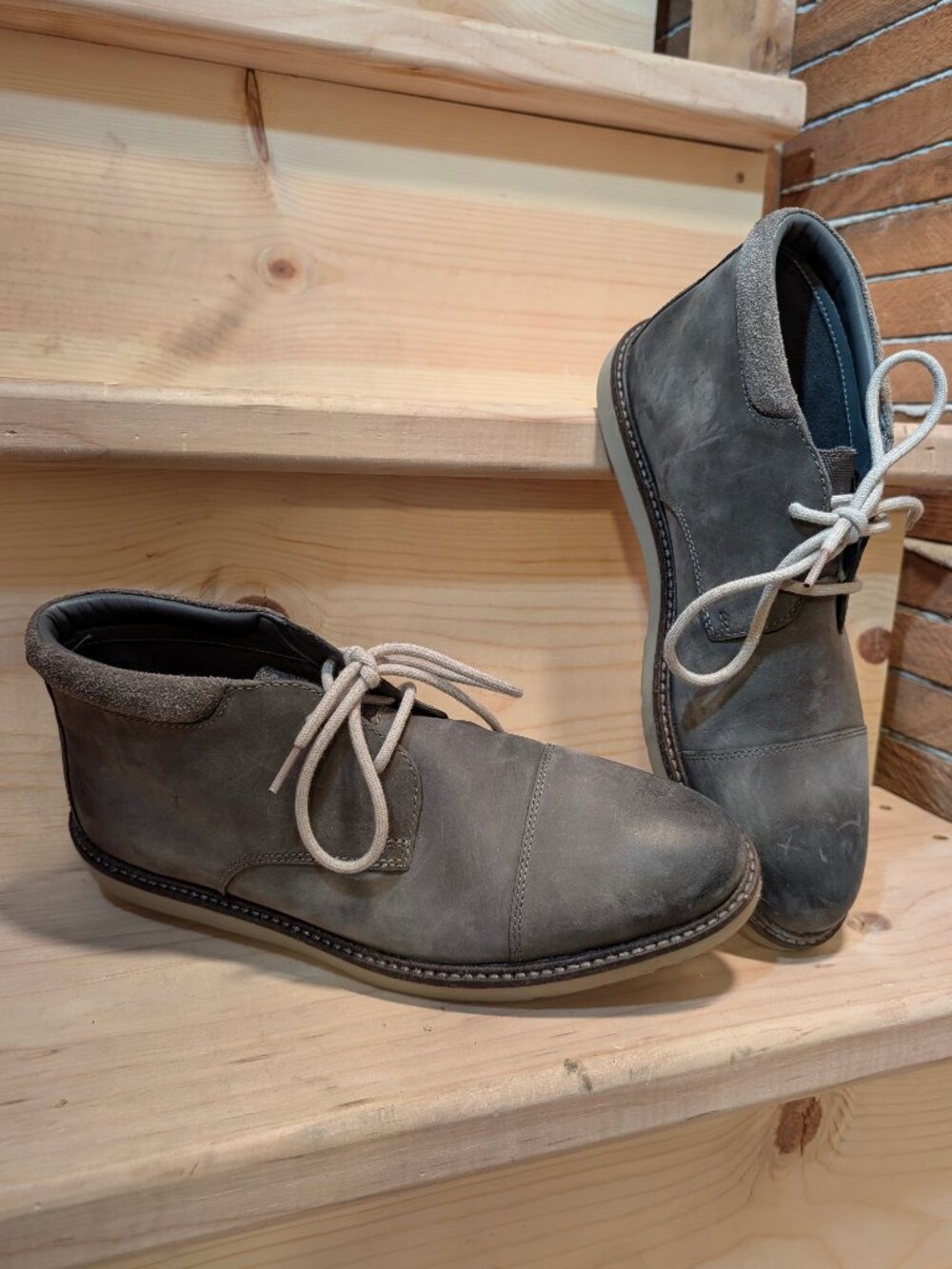 Clarks Collection Men's 10 Grandin Top Leather Cap Toe Chukka Boots Nubuck Gray